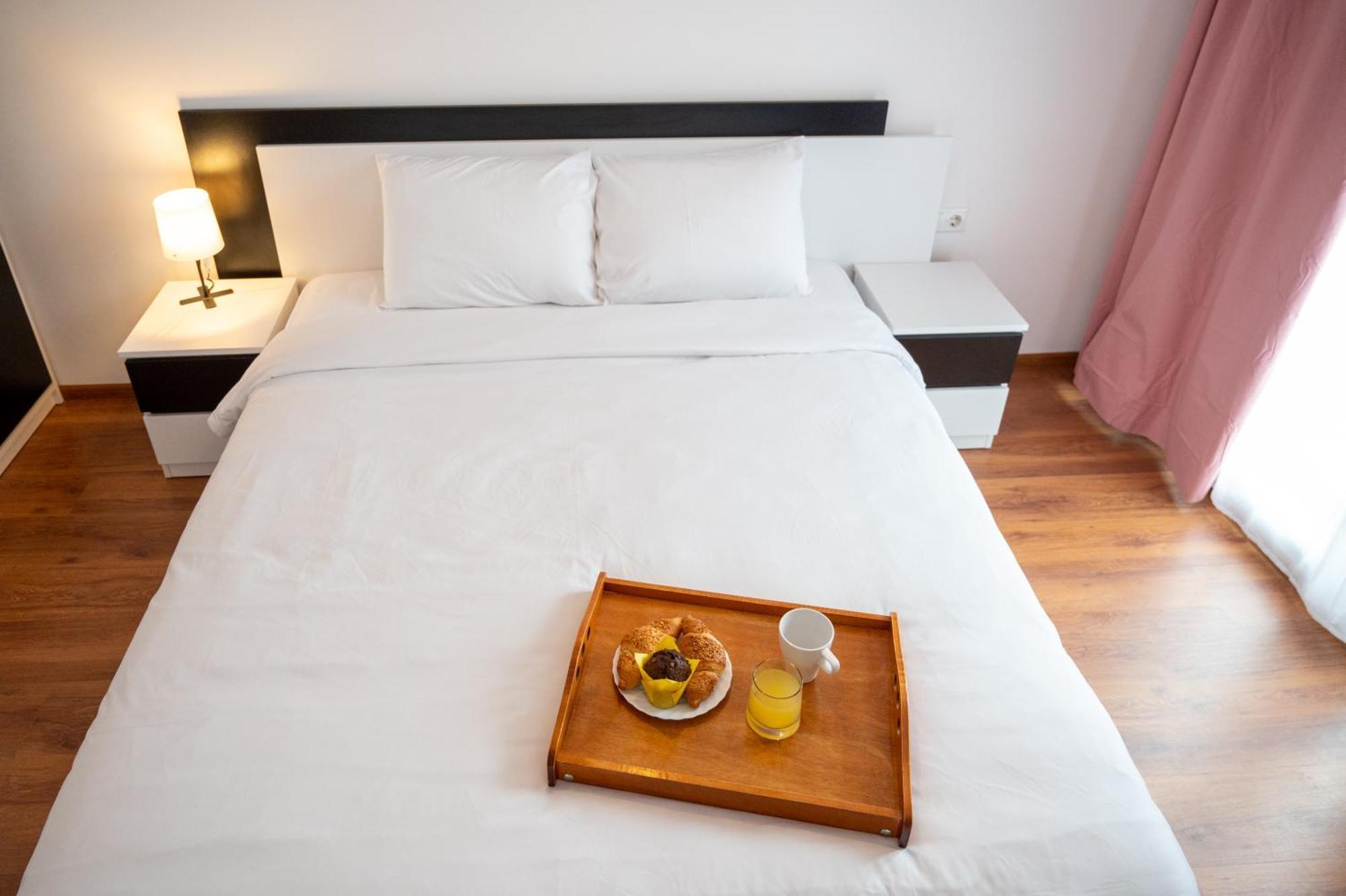Sunny 1Bdr Apartment Near Center София Экстерьер фото